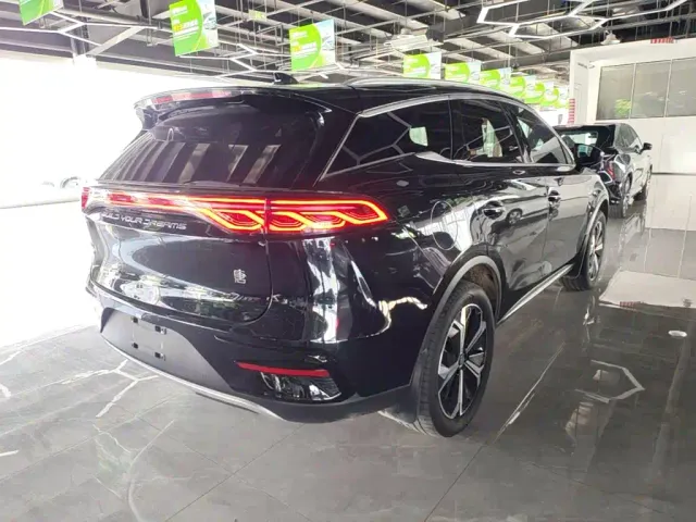 BYD Tang — Фото автомобиля 6