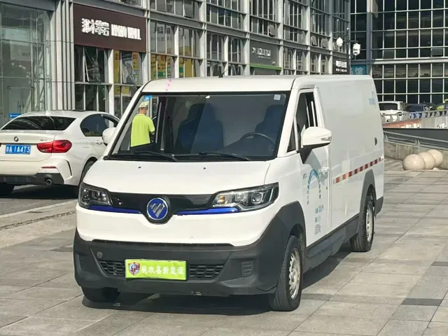 Фотография автомобиля — Foton Zhilan Jingling E7