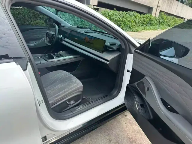 Geely Galaxy E8 — Фото автомобиля 5