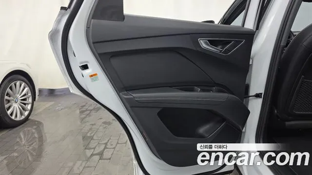 Audi Q4 e-tron — Фото автомобиля 6