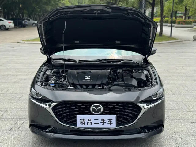Mazda Axela — Фото автомобиля 19
