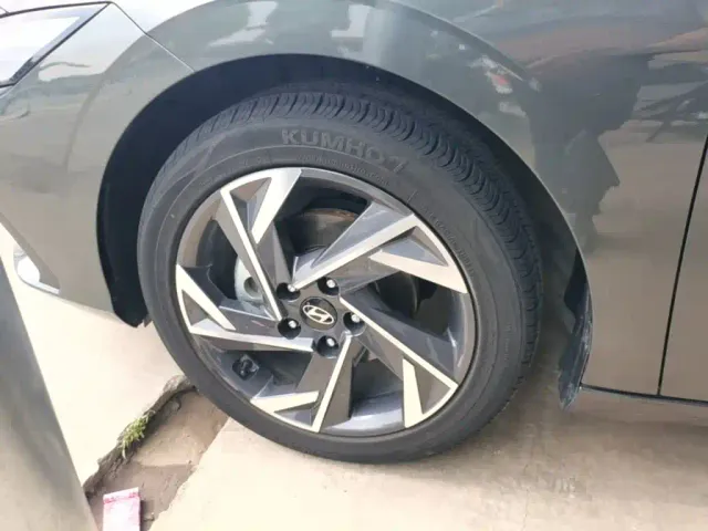 Hyundai Elantra — Фото автомобиля 22