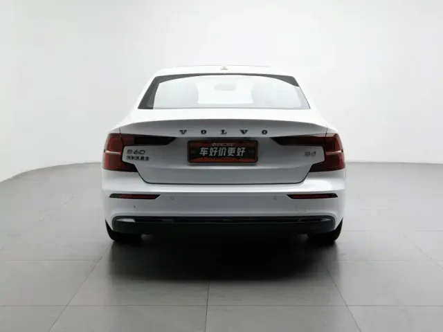 Volvo S60 — Фото автомобиля 4