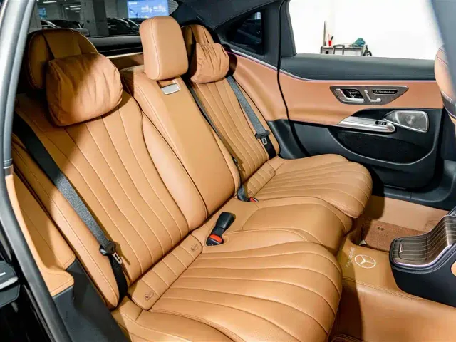 Mercedes-Benz E-Class — Фото автомобиля 22