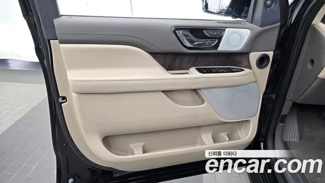Lincoln Navigator 4th Gen — Фото автомобиля 13