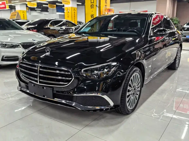 Фотография автомобиля — Mercedes-Benz E-Class