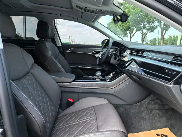 Audi A8 — Фото автомобиля 16