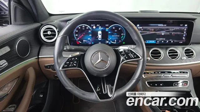 Mercedes-Benz E-Class — Фото автомобиля 10