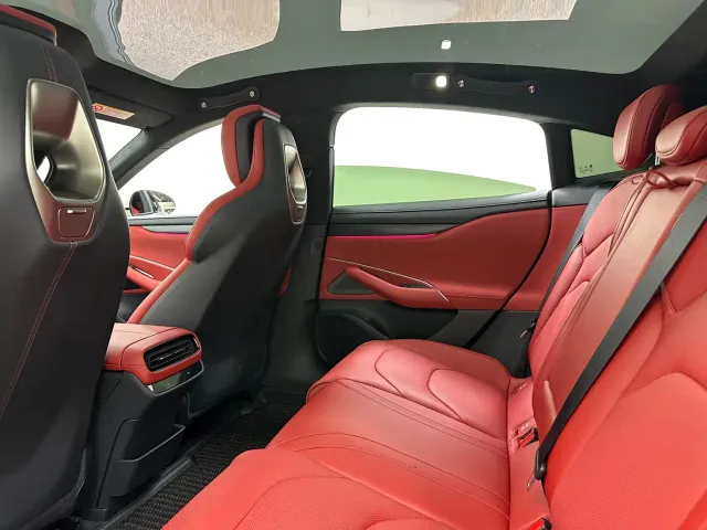 Xiaomi SU7 — Фото автомобиля 17