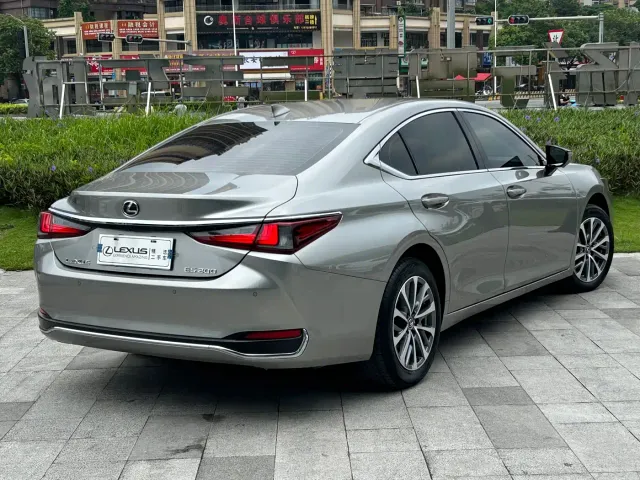 Lexus ES — Фото автомобиля 4