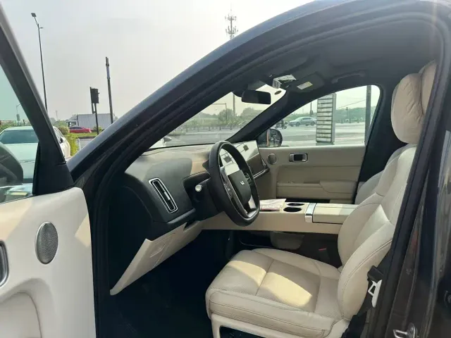 Li Auto L8 — Фото автомобиля 2