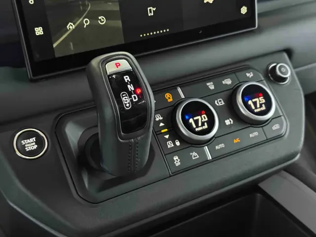 Land Rover Defender — Фото автомобиля 8