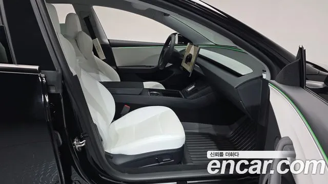 Tesla Model 3 — Фото автомобиля 10