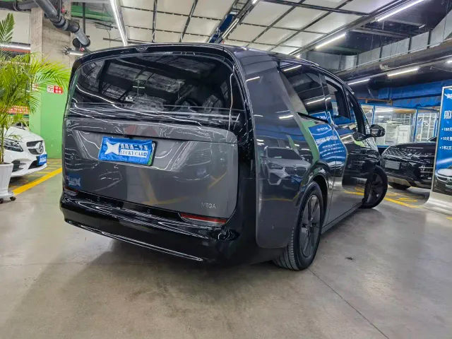 Li Auto MEGA — Фото автомобиля 6