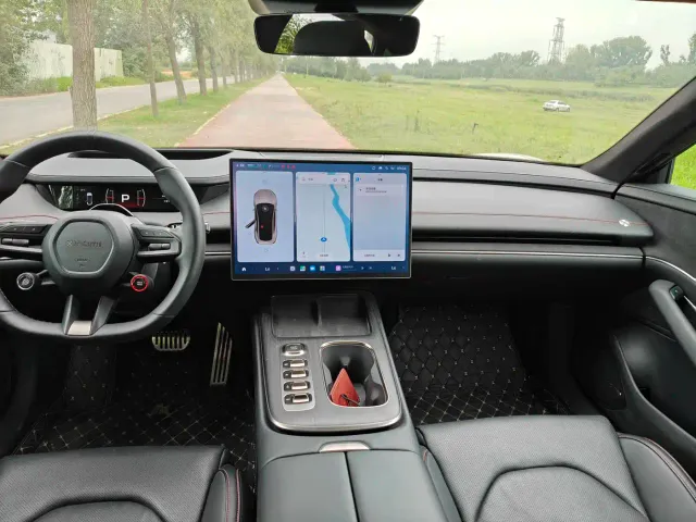 Xiaomi SU7 — Фото автомобиля 5