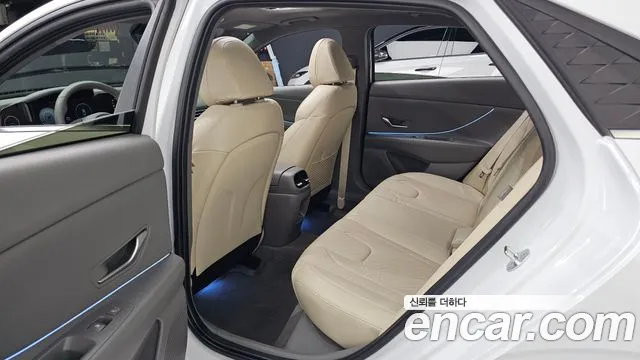 Hyundai Avante CN7 — Фото автомобиля 11