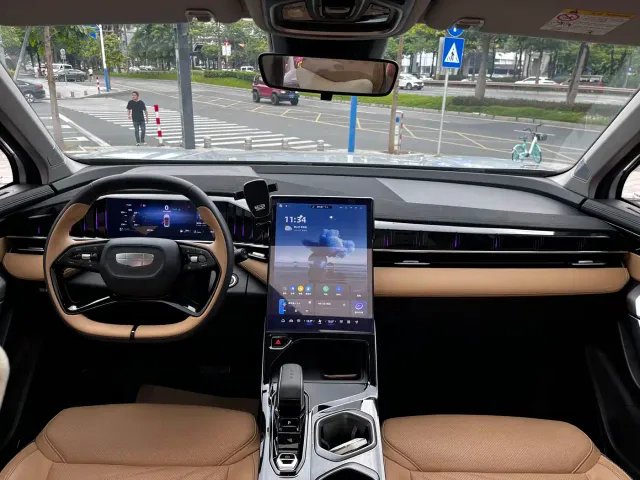 Geely Boyue L — Фото автомобиля 13
