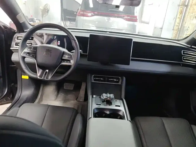 BYD Qin L — Фото автомобиля 9