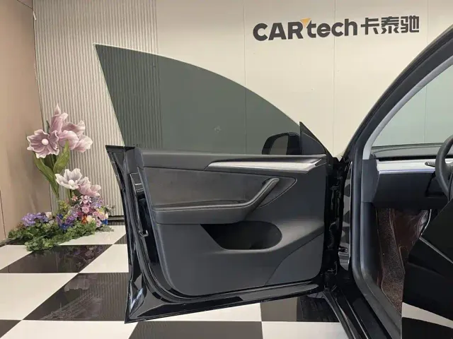 Tesla Model Y — Фото автомобиля 15