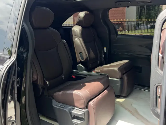 Toyota Sienna — Фото автомобиля 10
