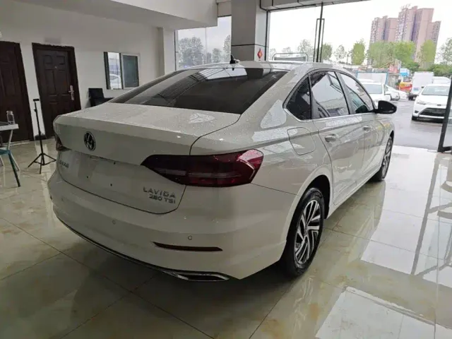 Volkswagen Lavida — Фото автомобиля 6