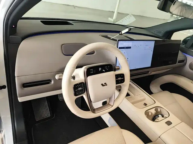 Li Auto i6 — Фото автомобиля 9