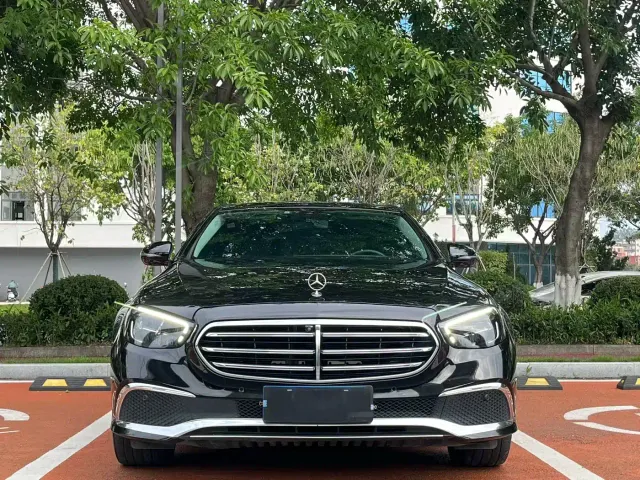 Mercedes-Benz E-Class — Фото автомобиля 2