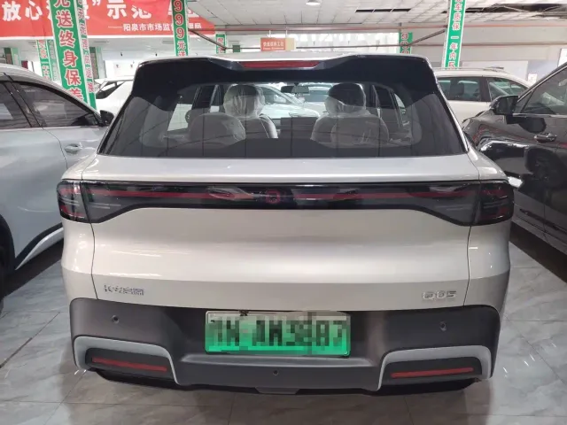 Changan Qiyuan Q05 — Фото автомобиля 8