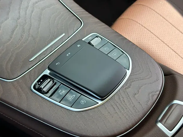 Mercedes-Benz E-Class — Фото автомобиля 10