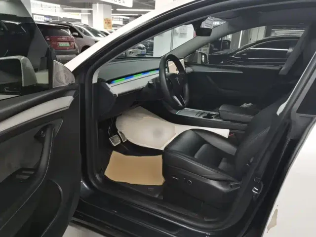 Tesla Model Y — Фото автомобиля 15