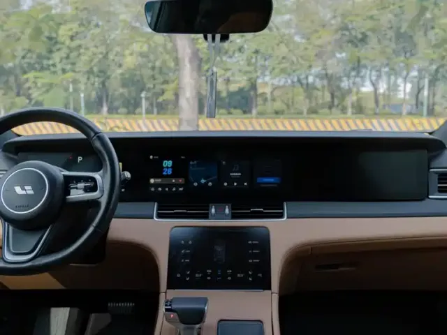 Li Auto ONE — Фото автомобиля 7