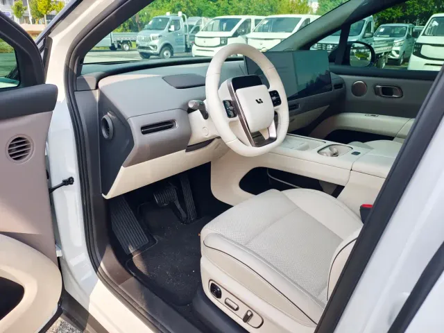 Li Auto i6 — Фото автомобиля 8