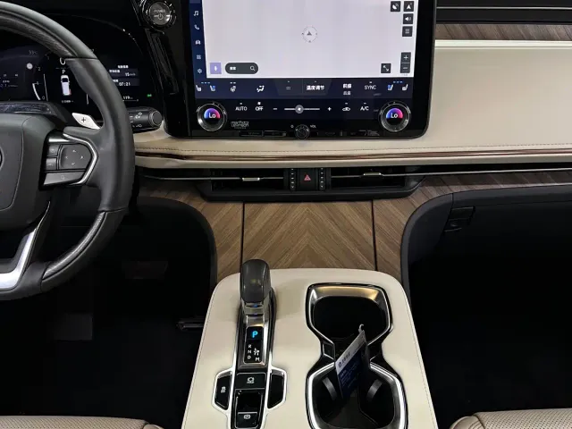 Lexus LM — Фото автомобиля 18