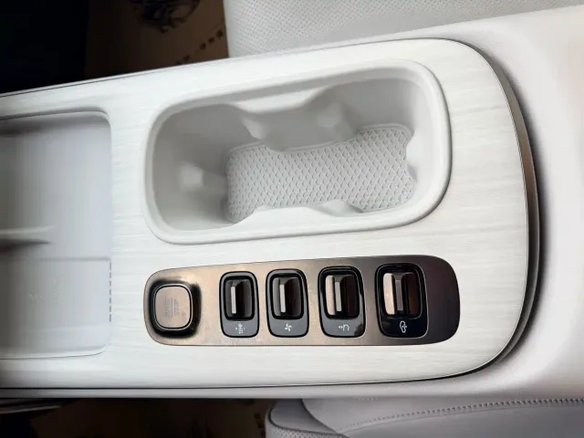 Xiaomi SU7 — Фото автомобиля 9