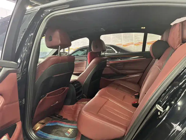 BMW 5 Series — Фото автомобиля 4