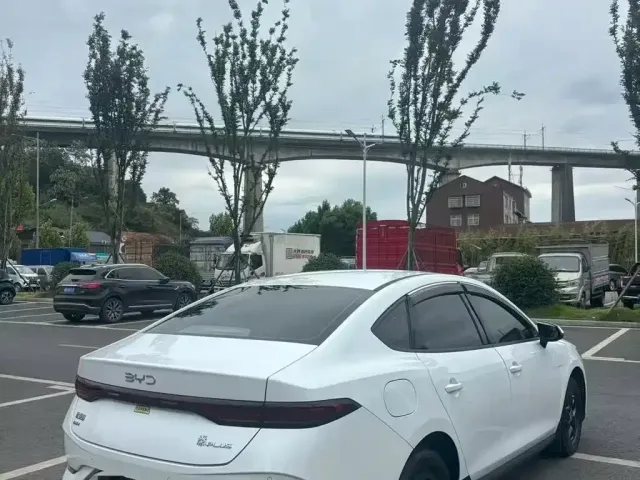 BYD Qin PLUS 2025 DM-i Smart Drive 55KM Leader — Фото автомобиля 7