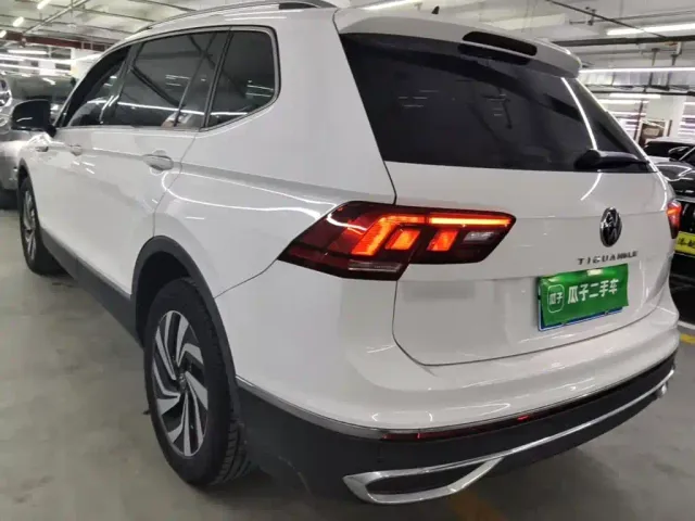 Volkswagen Tiguan L — Фото автомобиля 4