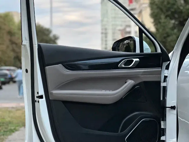 Geely Boyue L — Фото автомобиля 25