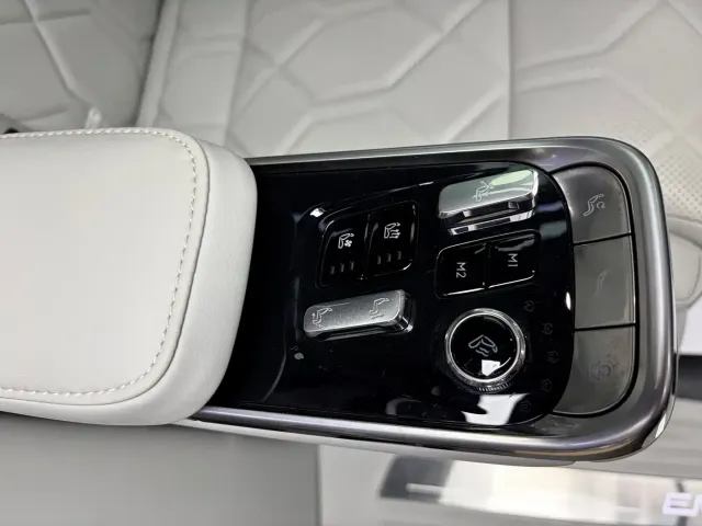 Volvo EM90 — Фото автомобиля 18