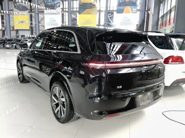 Li Auto L7 — Фото автомобиля 4