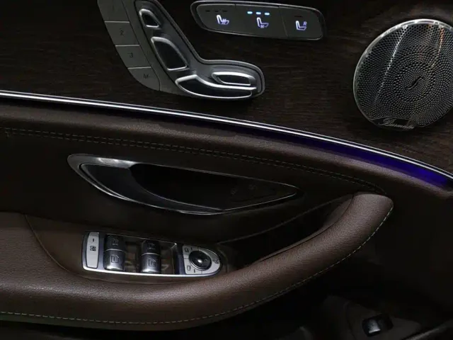 Mercedes-Benz E-Class — Фото автомобиля 19