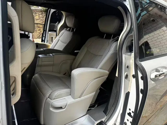 Toyota Sienna — Фото автомобиля 8