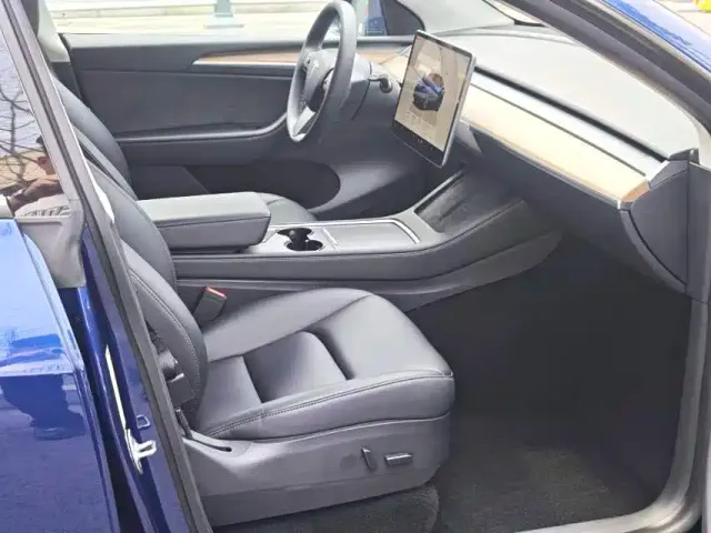 Tesla Model Y — Фото автомобиля 5