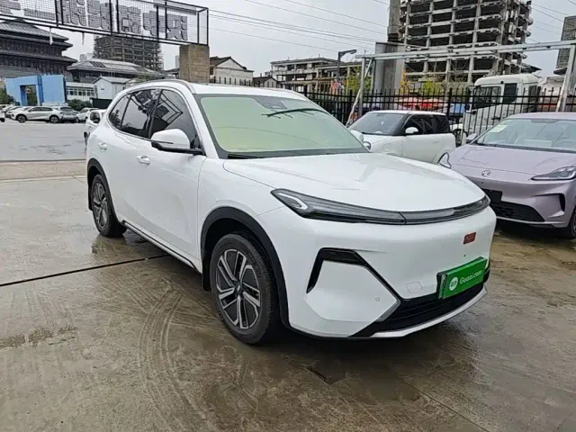 Geely Galaxy Starship 7 EM-i — Фото автомобиля 3