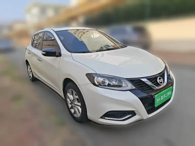 Nissan Tiida — Фото автомобиля 3