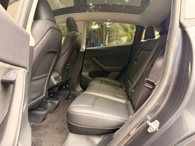 Tesla Model Y — Фото автомобиля 15