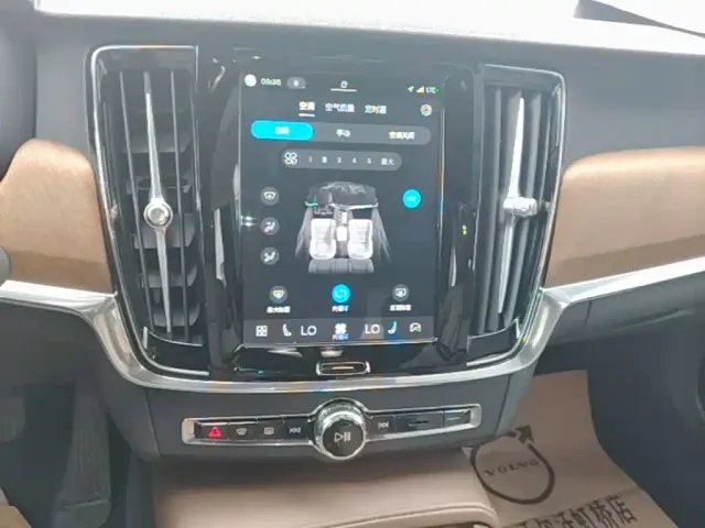 Volvo S90 — Фото автомобиля 12