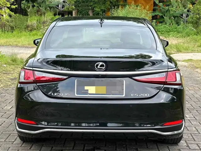 Lexus ES — Фото автомобиля 5
