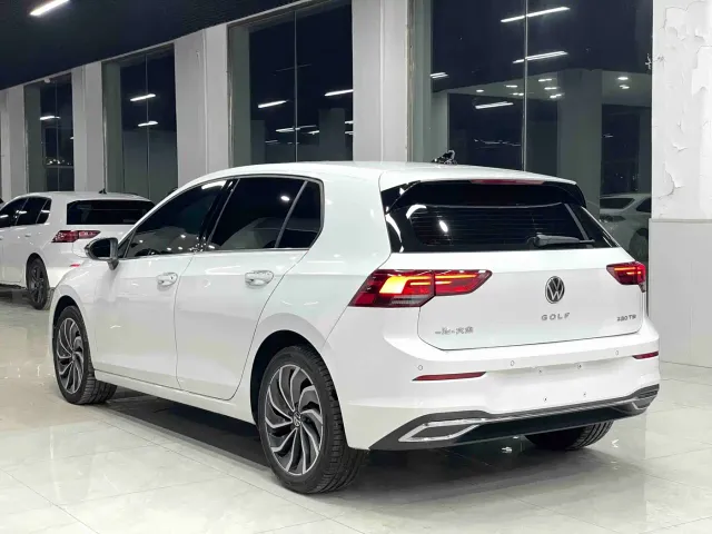Volkswagen Golf — Фото автомобиля 13