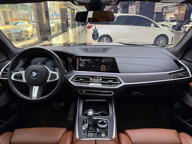 BMW X7 — Фото автомобиля 13